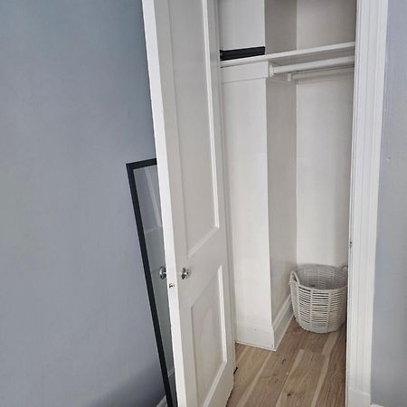 Small Cozy Room, Shared Bathroom ボルティモア エクステリア 写真
