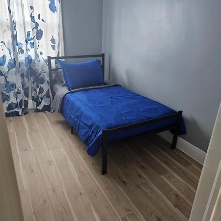Small Cozy Room, Shared Bathroom ボルティモア エクステリア 写真