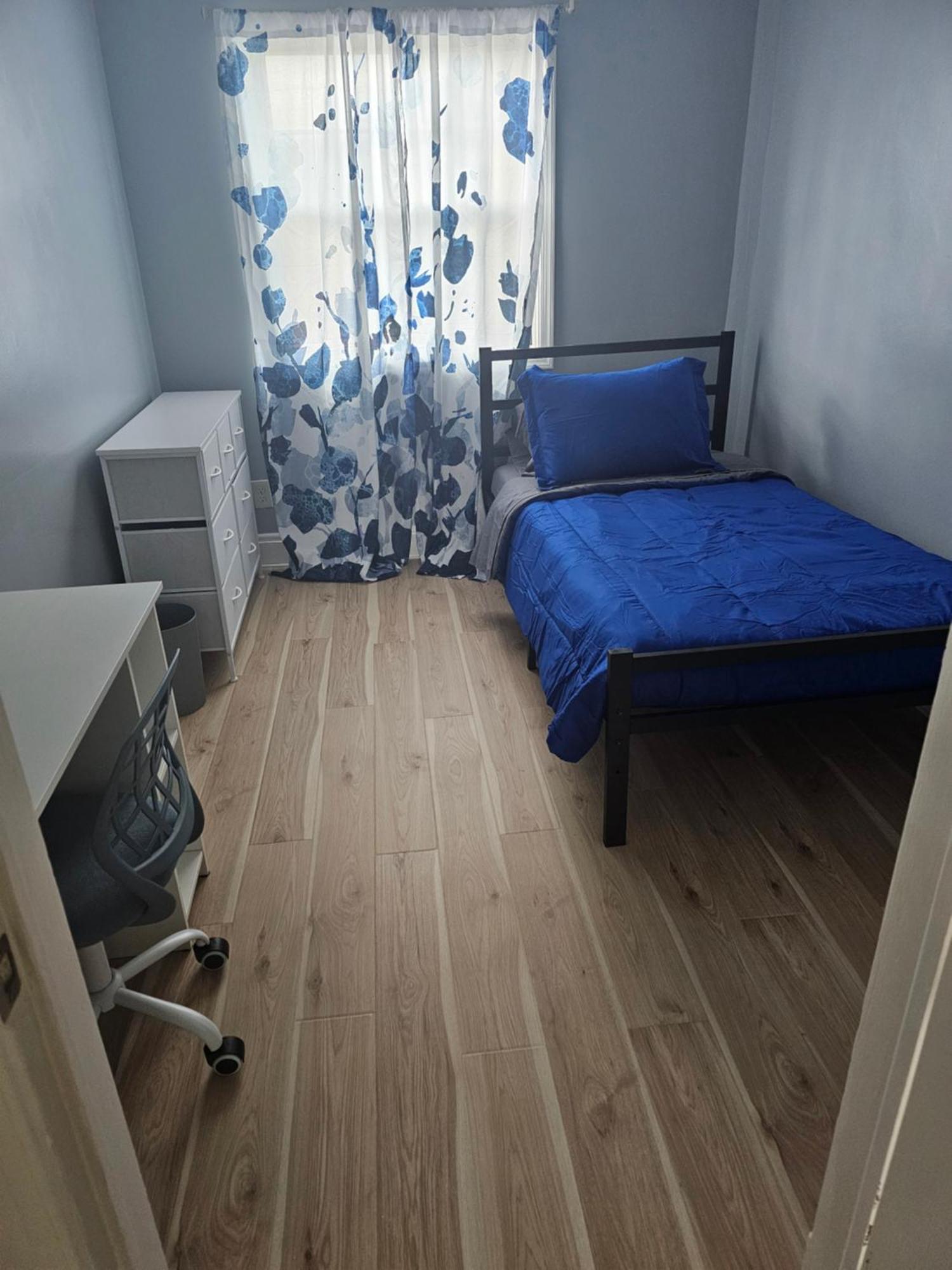 Small Cozy Room, Shared Bathroom ボルティモア エクステリア 写真
